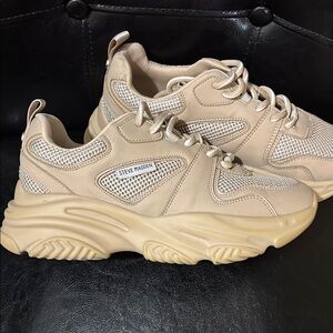 Steve Madden Tan Chunky Sneakers with Retro Design